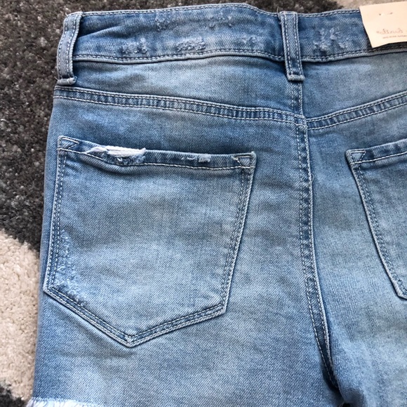 Altar’d State Mid Rise Short -Light Wash 25 - Picture 6 of 6